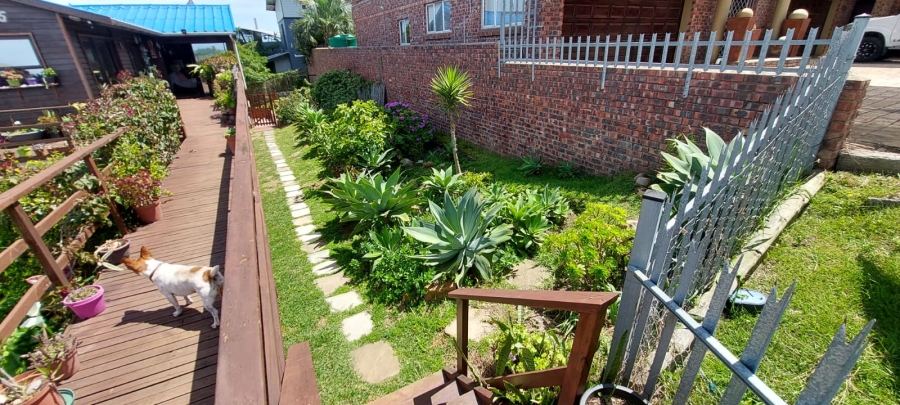 6 Bedroom Property for Sale in Paradise Beach Eastern Cape